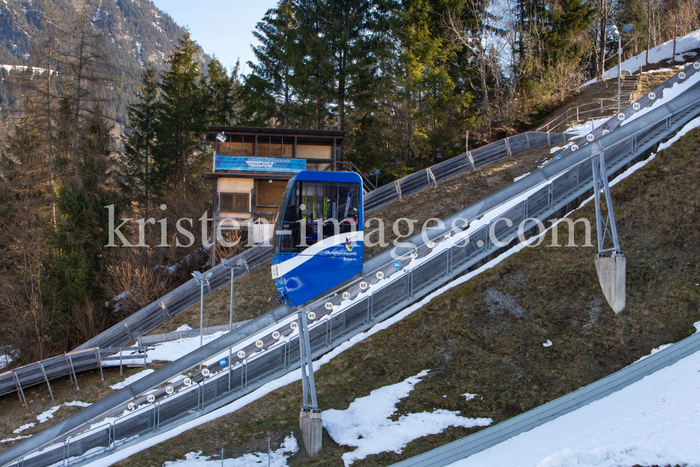 Skisprungschanze / Garmisch-Partenkirchen by kristen-images.com