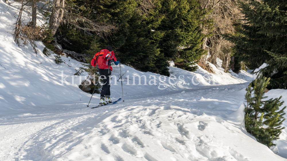 Skitourengeher am Vitalweg Patscherkofel, Tirol, Austria by kristen-images.com